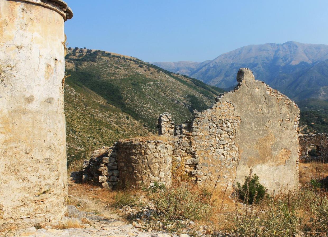Mpolanos Guesthouse Himarë Exterior foto
