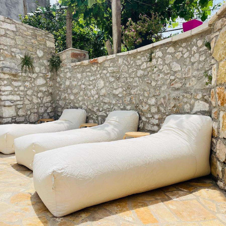 Mpolanos Guesthouse Himarë Exterior foto