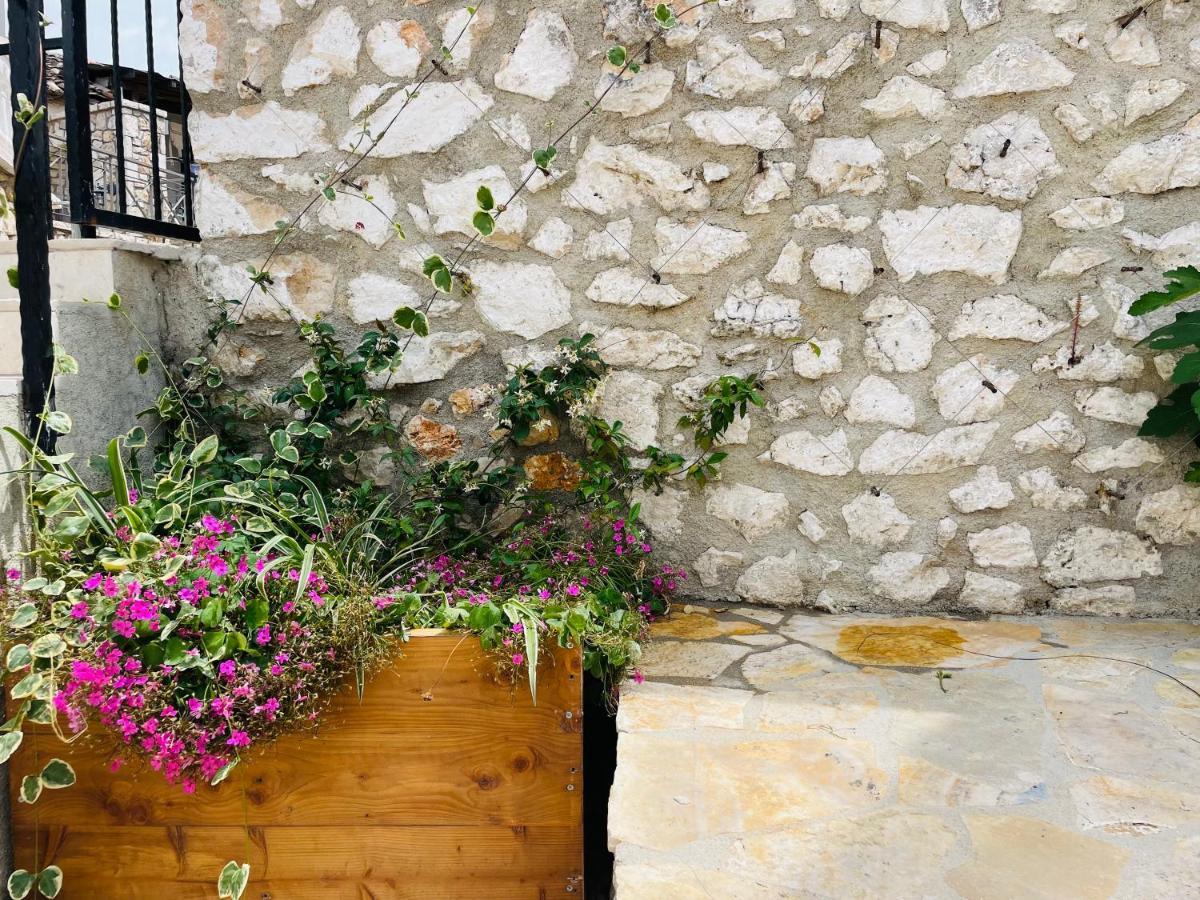 Mpolanos Guesthouse Himarë Exterior foto